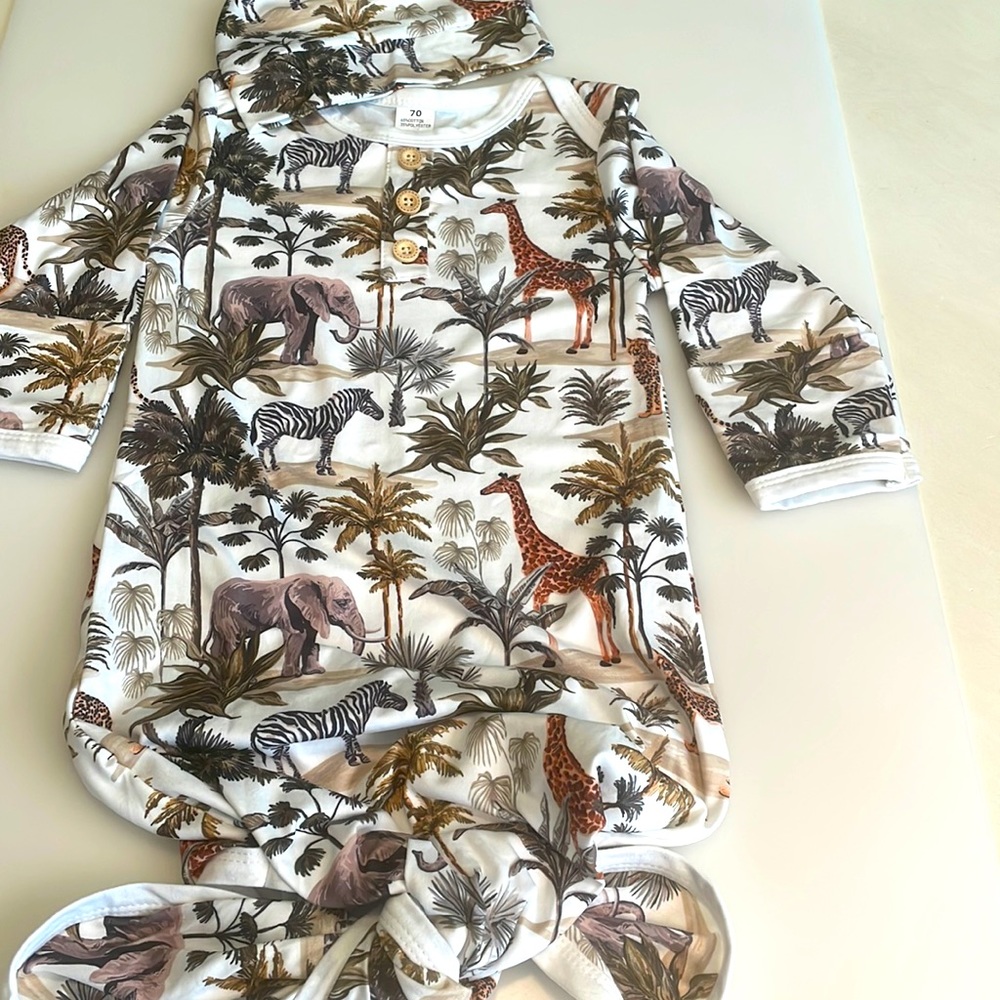 NWOT Jungle Animal  Baby Gown/Sleeper Size 0-6 months k